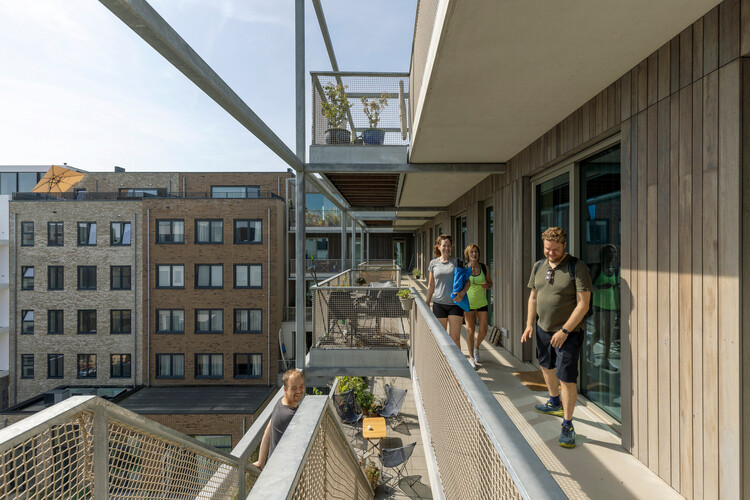 wij_land Housing / Space&Matter - Фотография интерьера, окна, перила