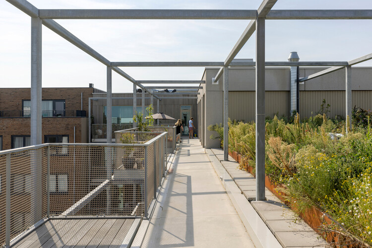 wij_land Housing / Space&Matter - Фотография экстерьера, Перила