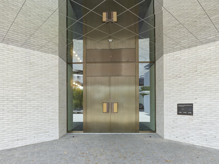 Сервисный центр Sparkasse Markgräflerland в Вайль-на-Рейне / LRO GmbH & Co. KG Freie Architekten BDA - Фотография интерьера, фасада