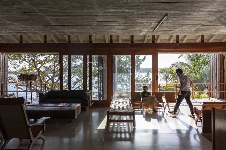 B House / Infraestudio - Фотография интерьера, Столовая, Балка, Терраса