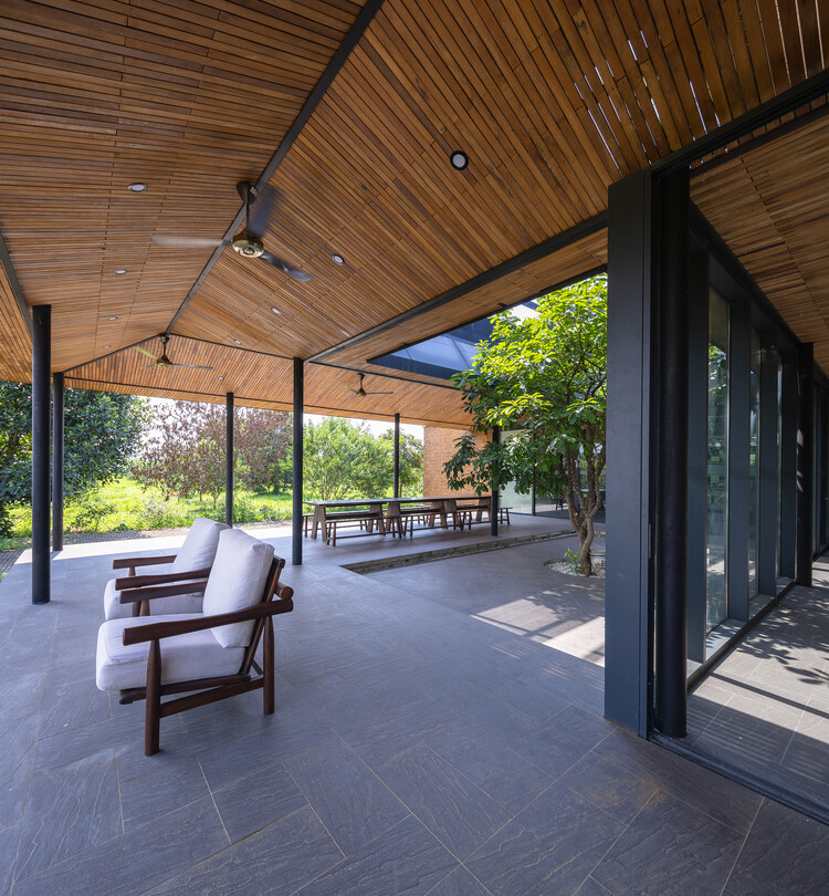 Фермерский дом Донг Мо / Idee Architects - Фотография интерьера, балка