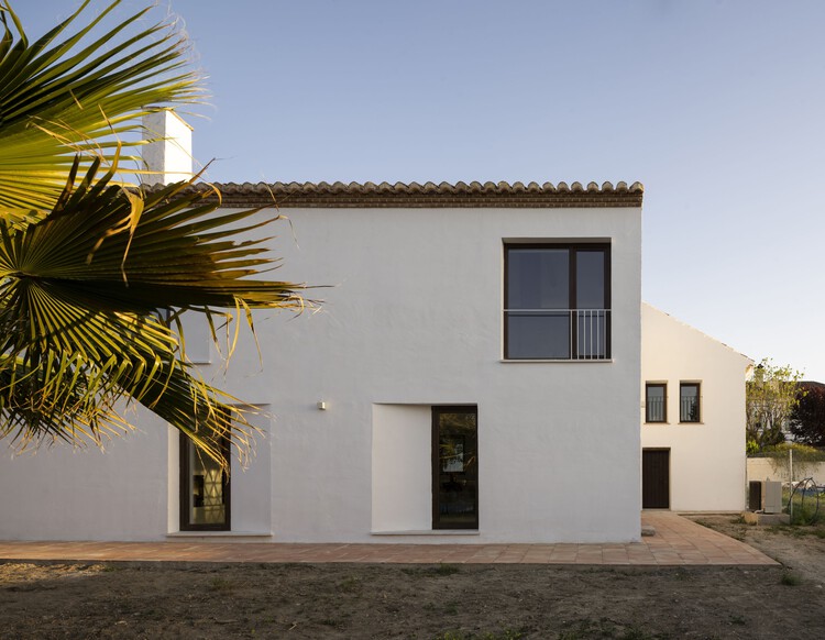 Cortijo Belicena / ROOM ARQUITECTOS + Хуан Гарсиа Нофуэнтес и Розер Мартинес - Фотография экстерьера, окна, фасад