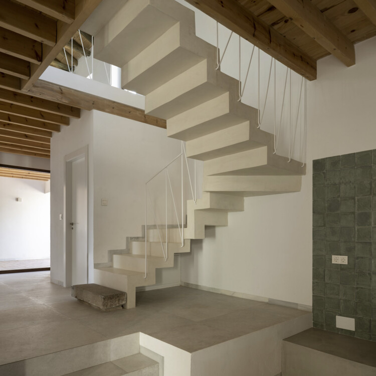 Cortijo Belicena / ROOM ARQUITECTOS + Хуан Гарсиа Нофуэнтес и Розер Мартинес — Фотография интерьера, лестница