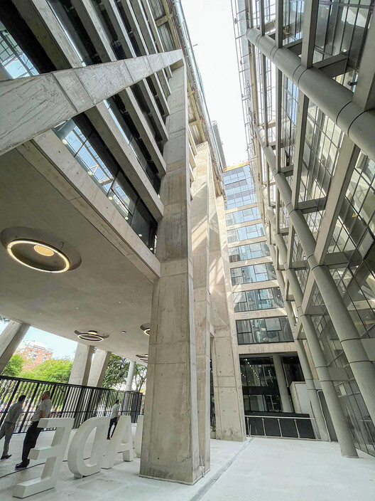 Главный корпус кампуса UADE / Oficina Urbana |  Конверти + де Марко |  Arquitectos - Фотография интерьера, фасада, окон, балки