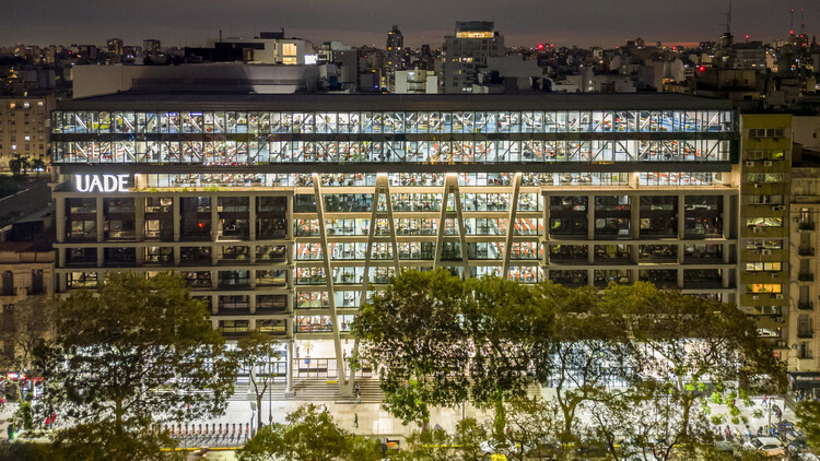 Главный корпус кампуса UADE / Oficina Urbana |  Конверти + де Марко |  Arquitectos - Фотография экстерьера, окон, фасада, городского пейзажа