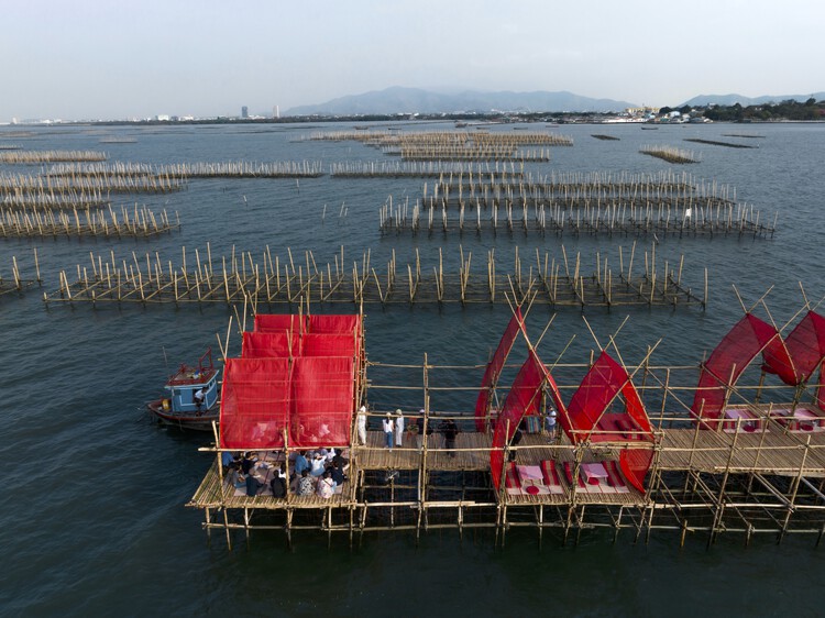 Павильон с лесами Angsila Oyster / CHAT Architects - Фотография экстерьера, набережная