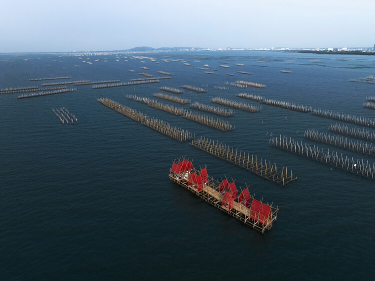 Павильон с лесами Angsila Oyster / CHAT Architects - Фотография экстерьера