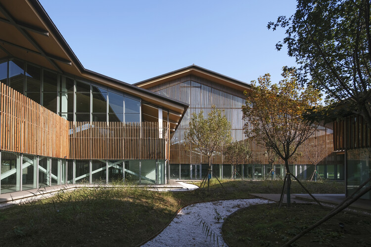 Бассейн Xiangfen Xingyuan / Ателье KAI Architects - Фотография экстерьера, окна, фасад, двор