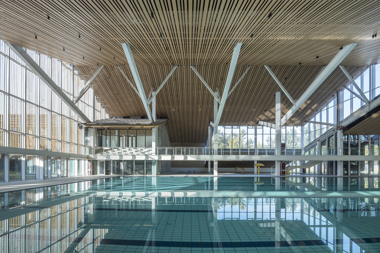 Бассейн Xiangfen Xingyuan / Ателье KAI Architects - Фотография интерьера, лестницы, окна