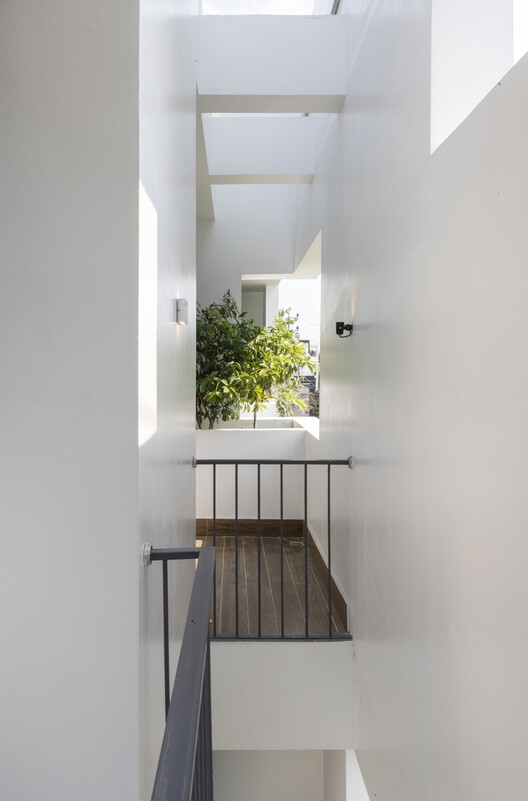 Dong Thu House / HIEN Architects — Фотография интерьера, окна