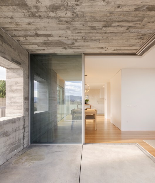 SV House / Spaceworkers - Фотография интерьера, Балка, Окна, Колонна