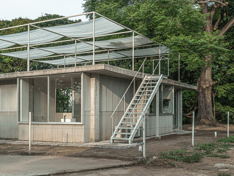 Дом C / Бангкок Архитектура Токио - Фотография Экстерьера, Фасад, Окна, Балка