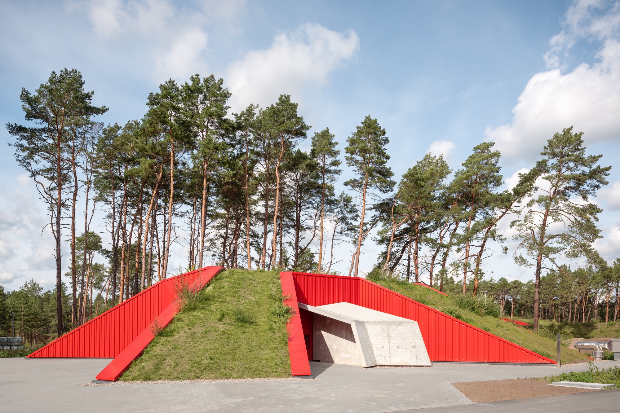 Бункерный комплекс в Бранденбурге / Maedebach & Redeleit Architekten