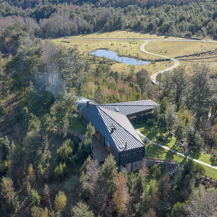 Apfel House / Hebra Arquitectos - Экстерьерная фотография, Лес