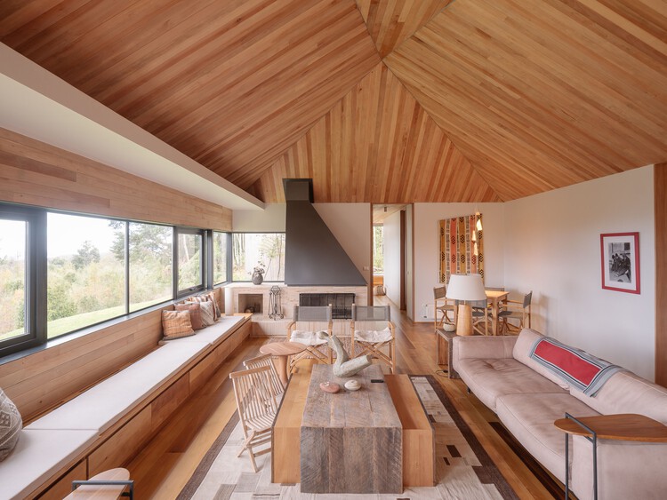 Apfel House / Hebra Arquitectos - Фотография интерьера, окна, балка