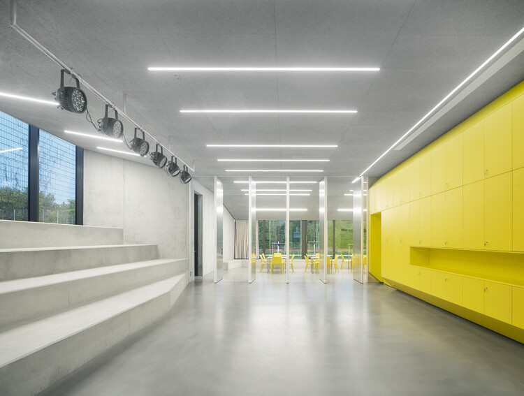 Пристройка школы Йоханны-Эк / Kersten Kopp Architekten - Фотография интерьера, окна