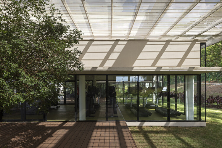 Фитнес-центр / Capote Marcondes Longo Arquitetura e Urbanismo - Фотография экстерьера, окна, фасад, сад