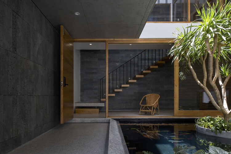 TT House / PsA Architecture - Фотография интерьера, лестница, стул