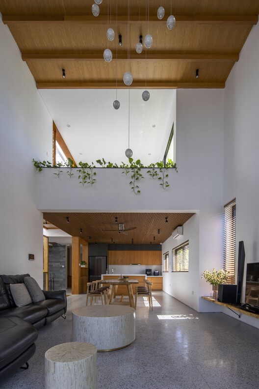 TT House / PsA Architecture — Фотография интерьера, балка