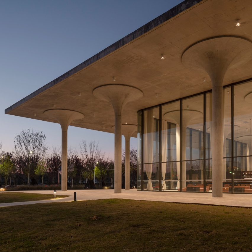 Бетонные колонны, Ceramic Art Avenue Taoxichuan от David Chipperfield Architects