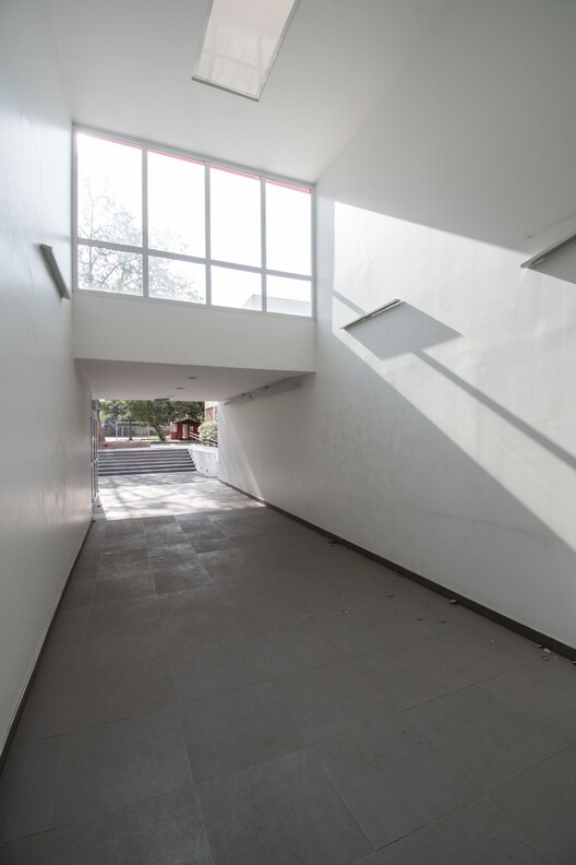 Colegio Suizo Gymnasium / Lambiasi + Westenunk Arquitectos + Eliash Arquitectos + Марсела Шмаук - Фотография интерьера, окон