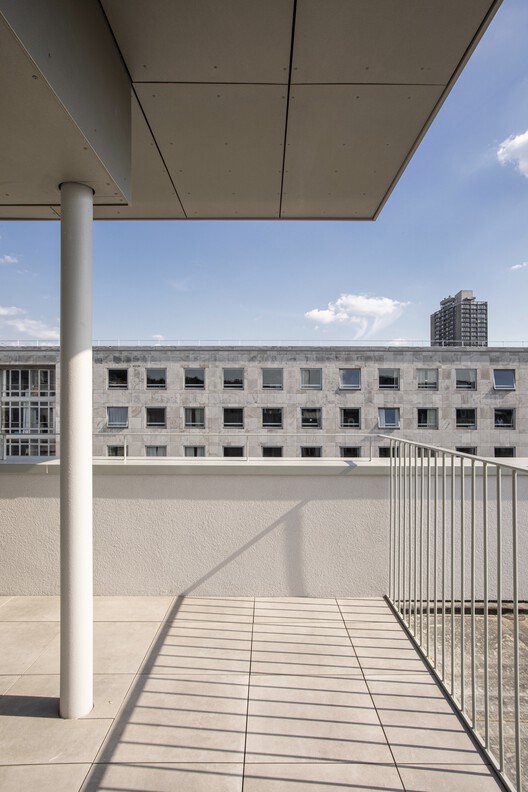 Cockerill Apartments / Olivier Fourneau Architects - Фотография интерьера, окна, фасад, перила