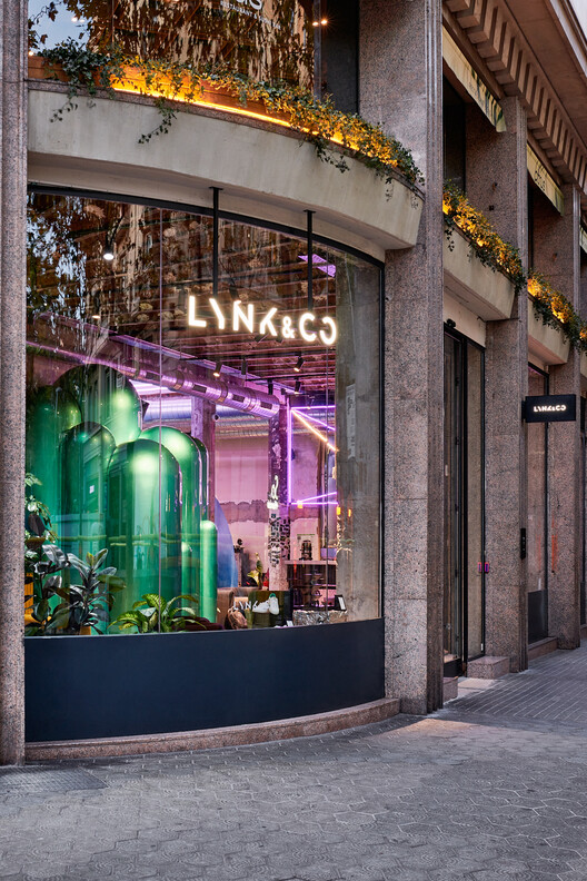 Lynk & Co Space / Masquespacio - Фотография экстерьера, окна, фасад