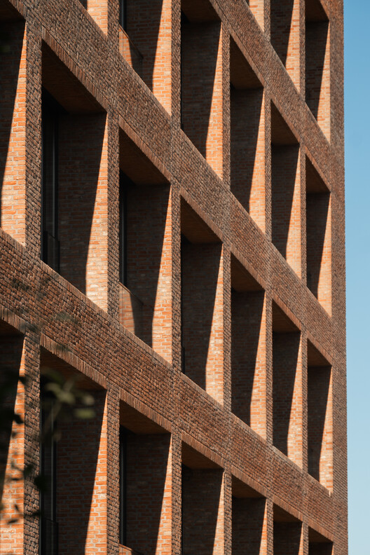 Cosun 1/ Suikerunie Apartments / EVA Architecten - Фотография интерьера, Кирпич, Забор, Балка, Фасад, Сталь