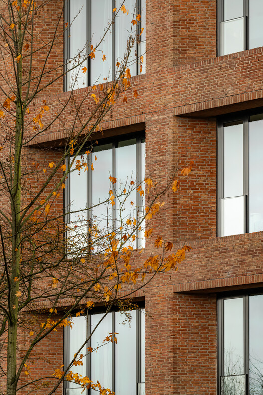 Cosun 1/ Suikerunie Apartments / EVA Architecten - Экстерьерная фотография, Окна, Кирпич, Фасад, Стекло