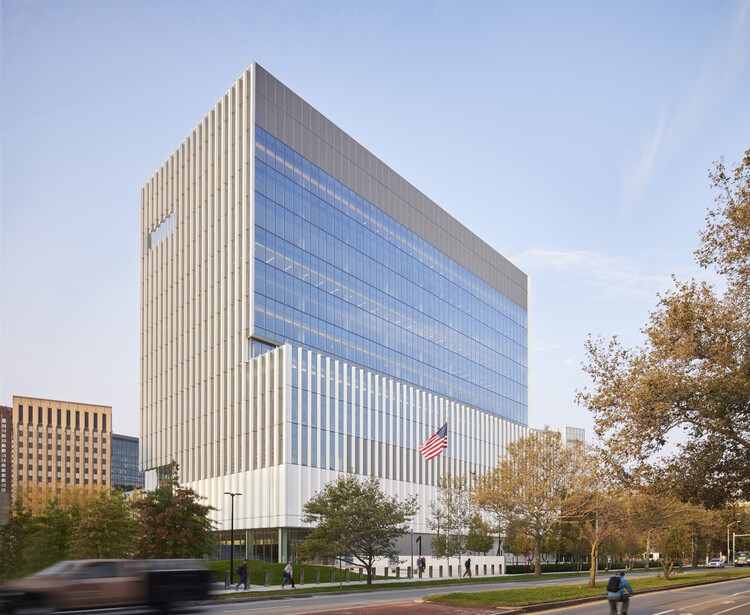 Национальный центр транспортных систем Джона А. Вольпе / Skidmore, Owings & Merrill - фотография экстерьера, фасад