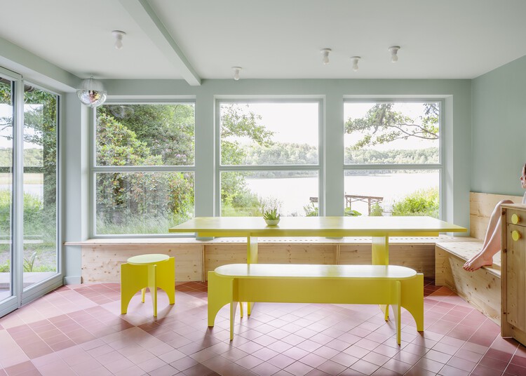 Дом отдыха Dr. Funk / Kessler Plescher Architekten - Фотография интерьера, Столовая, Стол, Окна, Стул