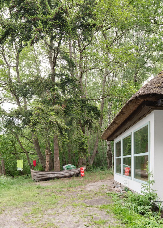 Дом отдыха Dr. Funk / Kessler Plescher Architekten - Фотография экстерьера, окна, сад, лес
