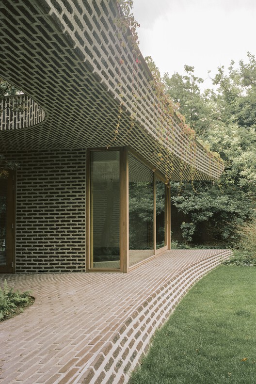 BD House / Space Encounters + Studio Vincent Architecture - Экстерьерная фотография, двор