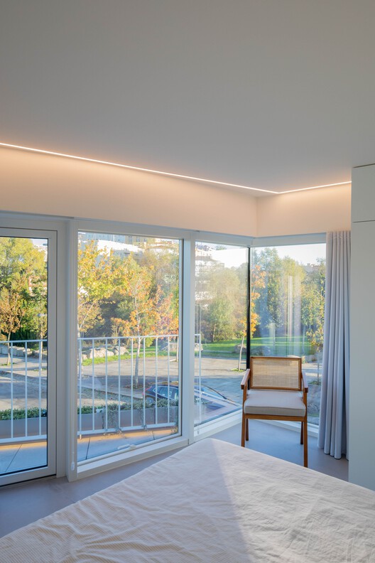 Дом в городском парке, Овар / Nelson Resende Arquitecto - Фотография интерьера, дверь