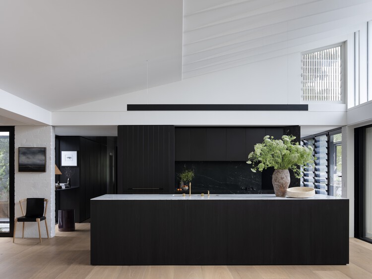 Bowral House / Luke Moloney Architecture — Фотография интерьера, кухня, столешница