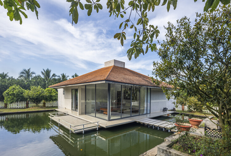 Retreat Villa V / Time Architects — Экстерьерная фотография, набережная