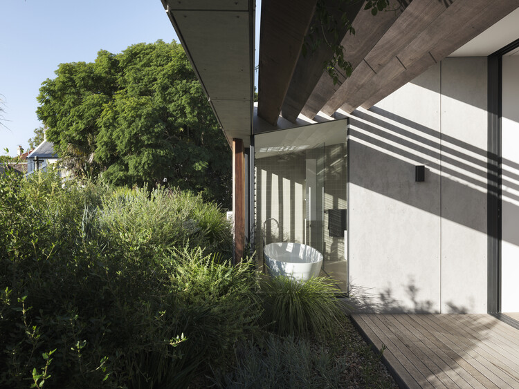 Дом со скрытым садом / Sam Crawford Architects — фотография экстерьера
