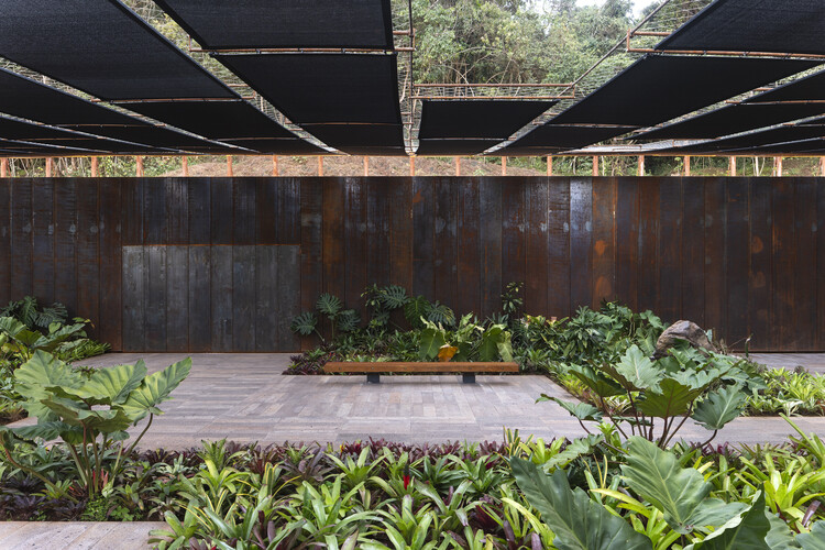Галерея Яёи Кусама / MACh Arquitetos + Rizoma Arquitetura - Экстерьерная фотография, Сад, Двор
