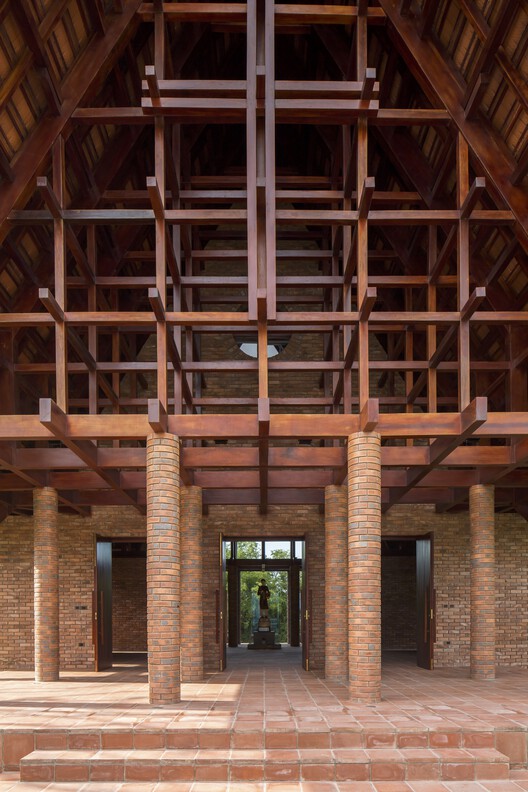 Храм Мученика / Lestudioarchitects - Интерьерная фотография, дерево, балка
