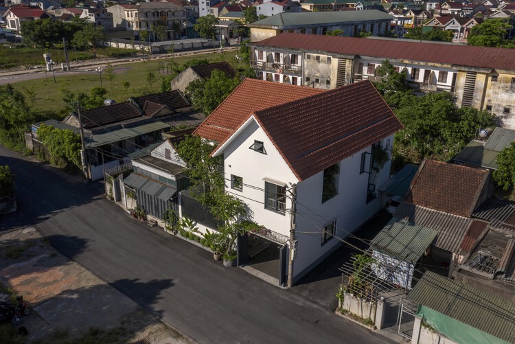 Phong House / Dom Architect Studio - Фотография экстерьера, окна, фасад