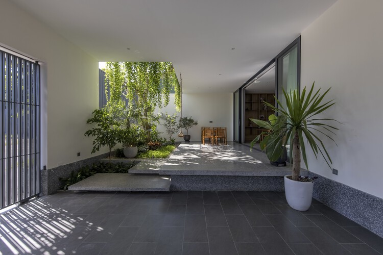 Phong House / Dom Architect Studio - Фотография интерьера