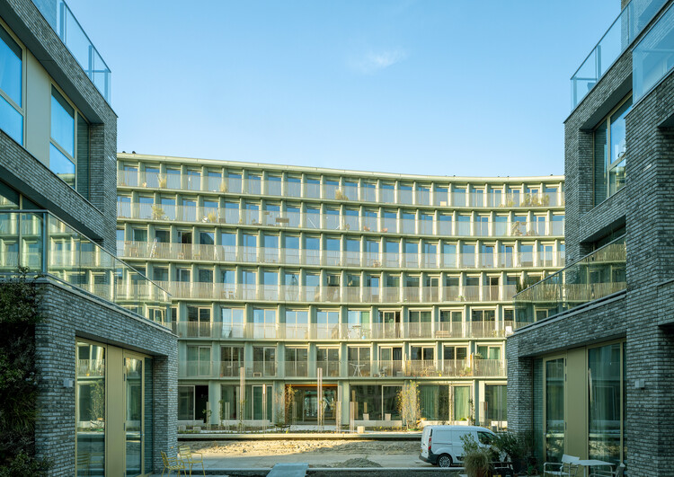 De Jakoba Social Housing / Studioninedots - Экстерьерная фотография, окна, фасад