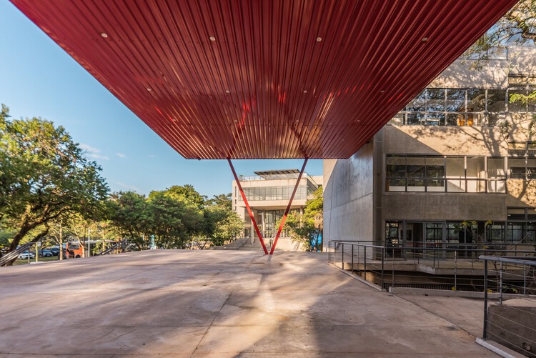 Международный радиовещательный центр Университета Сан-Паулу (CDI-USP) / Onze arquitetura - Фотография интерьера, окна