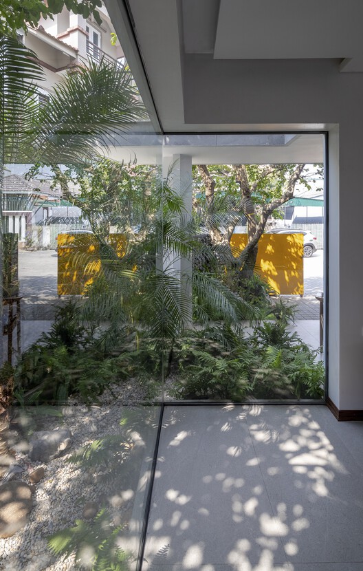 HT House / 007studio - Экстерьерная фотография, окна, сад, двор