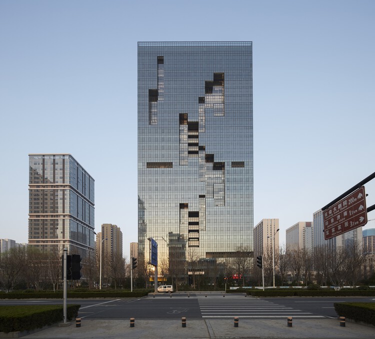 Офисное здание CRYSTAL / SAKO Architects - Фотография экстерьера, фасада, городского пейзажа