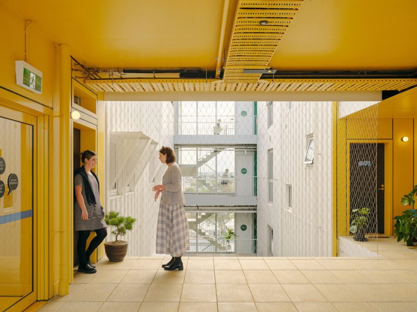 Общественные дорожки многоквартирного дома ParkLife в Мельбурне от Austin Maynard Architects