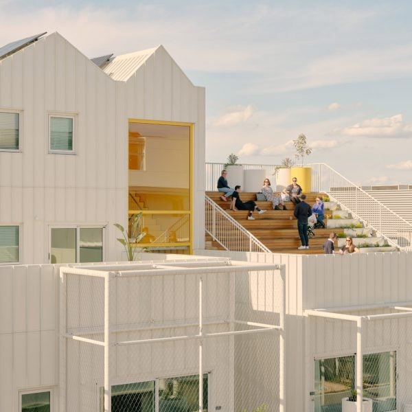Ярко-желтые балконы оживляют жилой дом в Мельбурне от Austin Maynard Architects