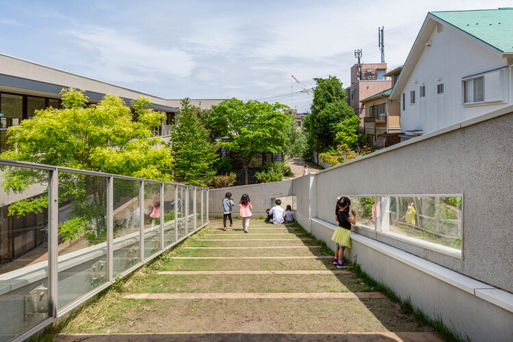 SDJ Nursery / HIBINOSEKKEI + Youji no Shiro - Фотография экстерьера, окна, фасад, перила