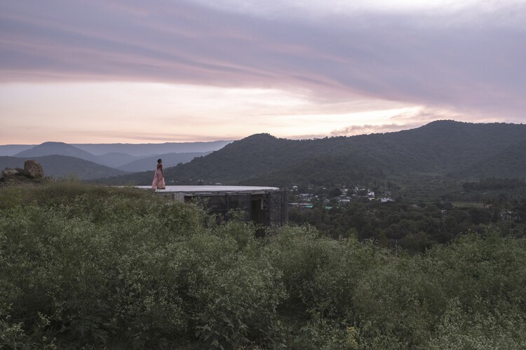 The Infinite Rise House/Earthscape Studio - Экстерьерная фотография, Лес