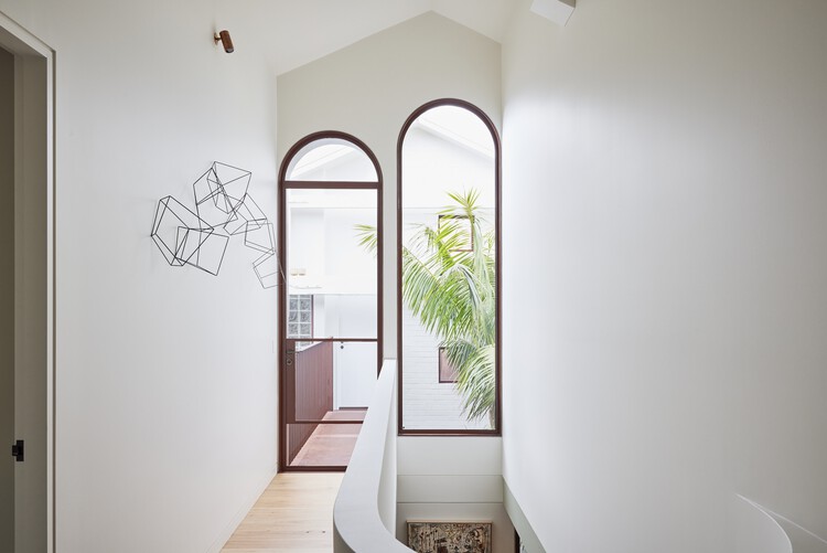 Дом Россо Верде / Carter Williamson Architects - Фотография интерьера, окна, ванна, ванная комната